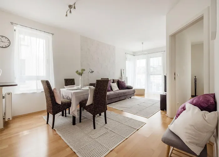 Bright And Central Apartment With Balcony