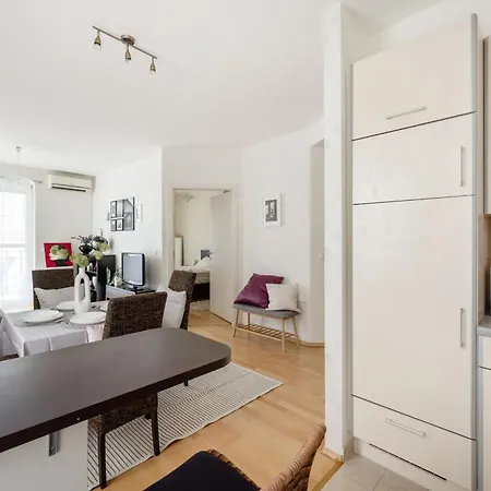 Bright And Central Apartment With Balcony Budapest Exterior photo