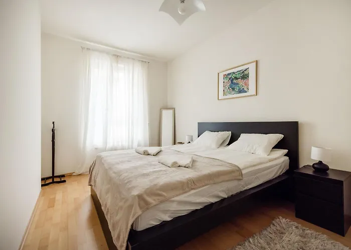 Bright And Central Apartment With Balcony